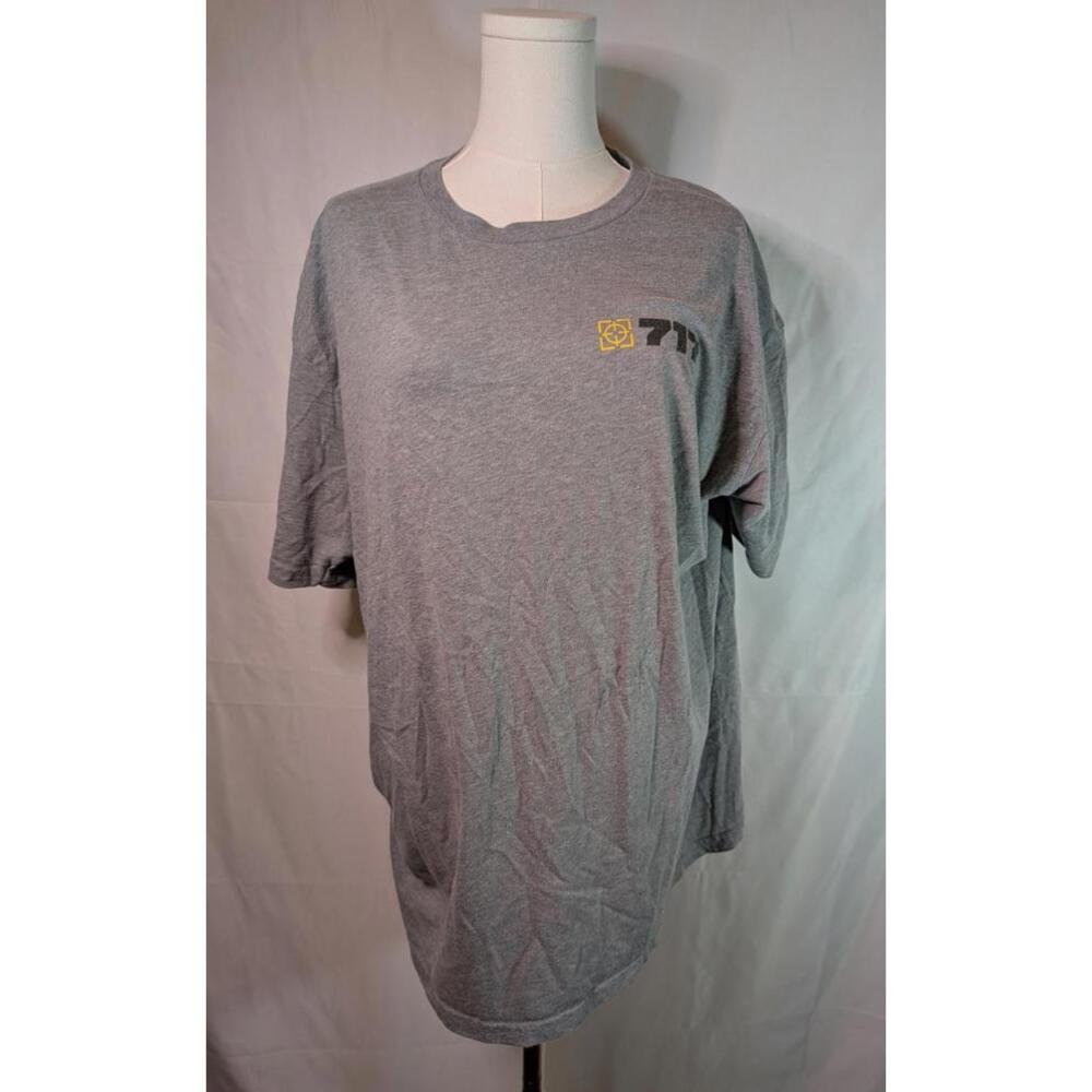 717 Gray Short Sleeve T-Shirt Men's Size 2XL With Gun Scope Graphic
